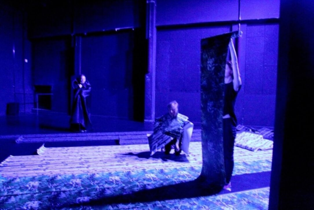 Plié en 3 / Montaine Chevalier & Élodie Moirenc